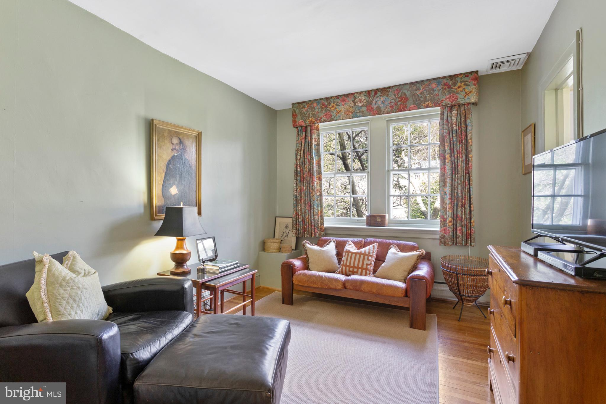 CHESTNUT HILL - Residential