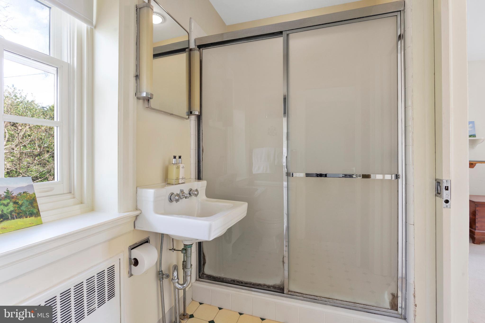 CHESTNUT HILL - Residential