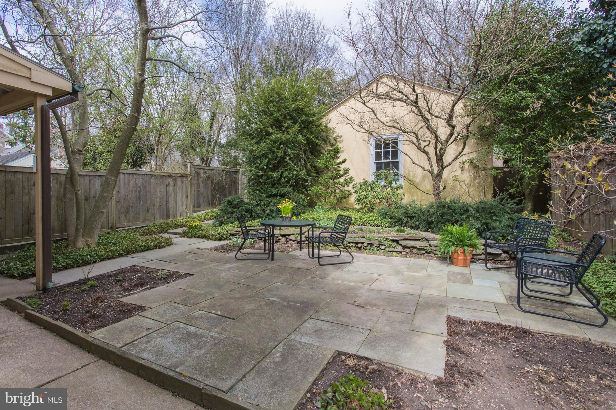 CHESTNUT HILL - Residential