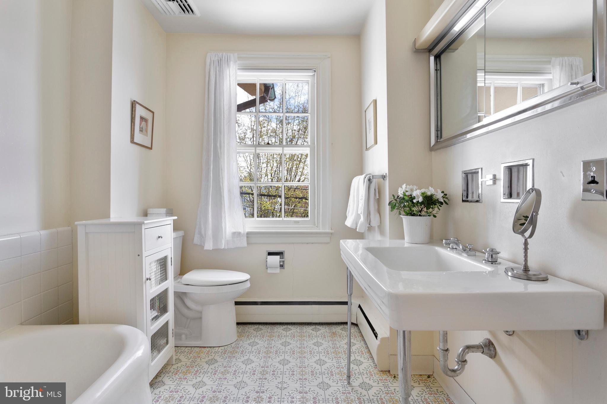 CHESTNUT HILL - Residential