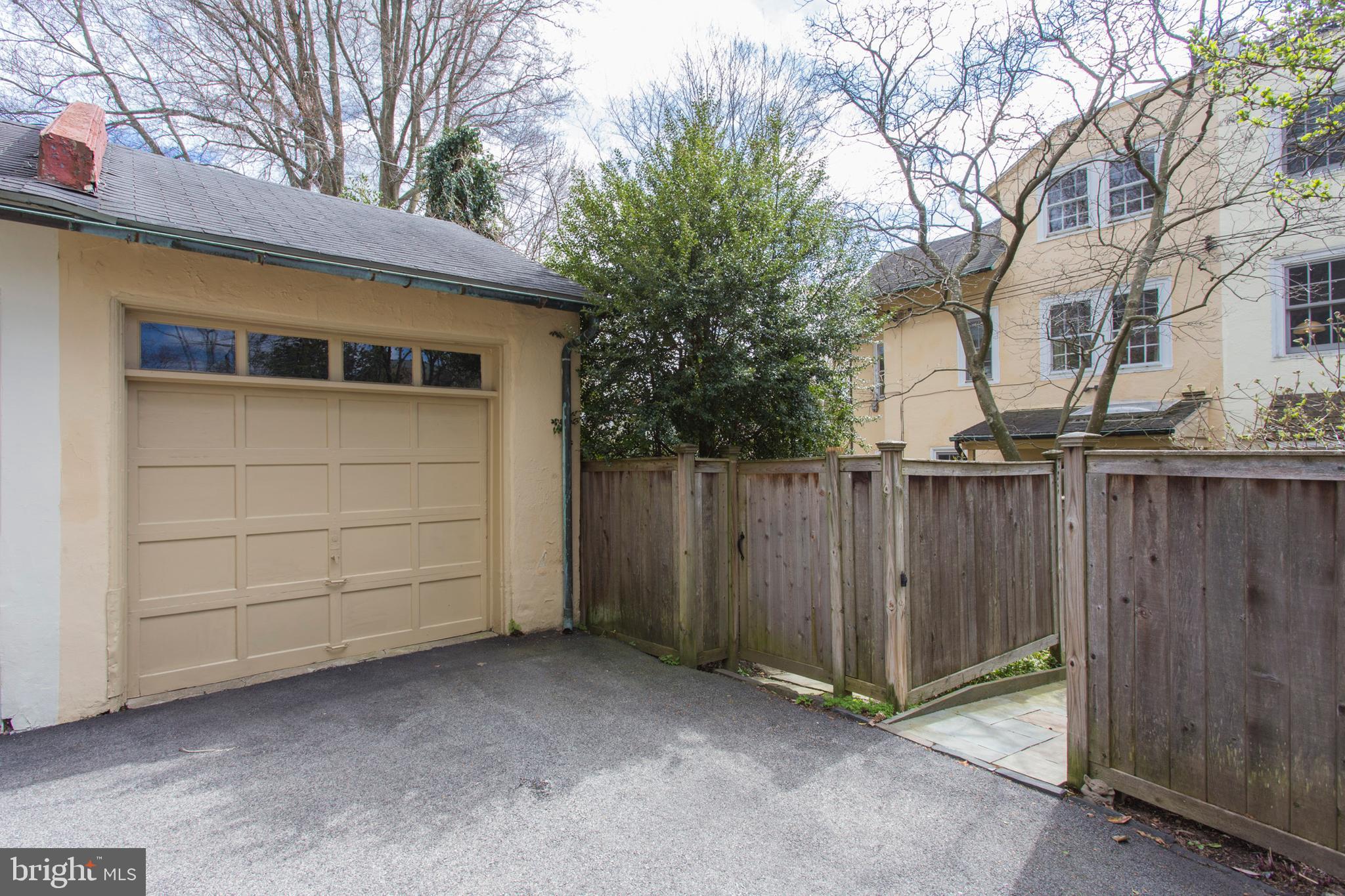 CHESTNUT HILL - Residential