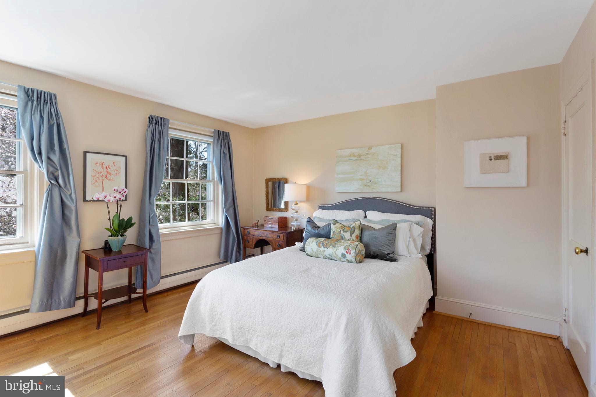 CHESTNUT HILL - Residential