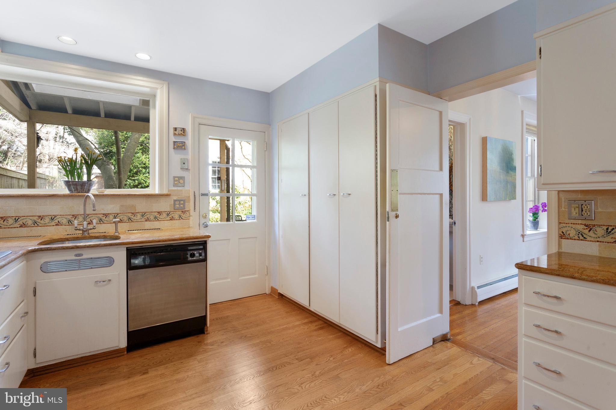 CHESTNUT HILL - Residential