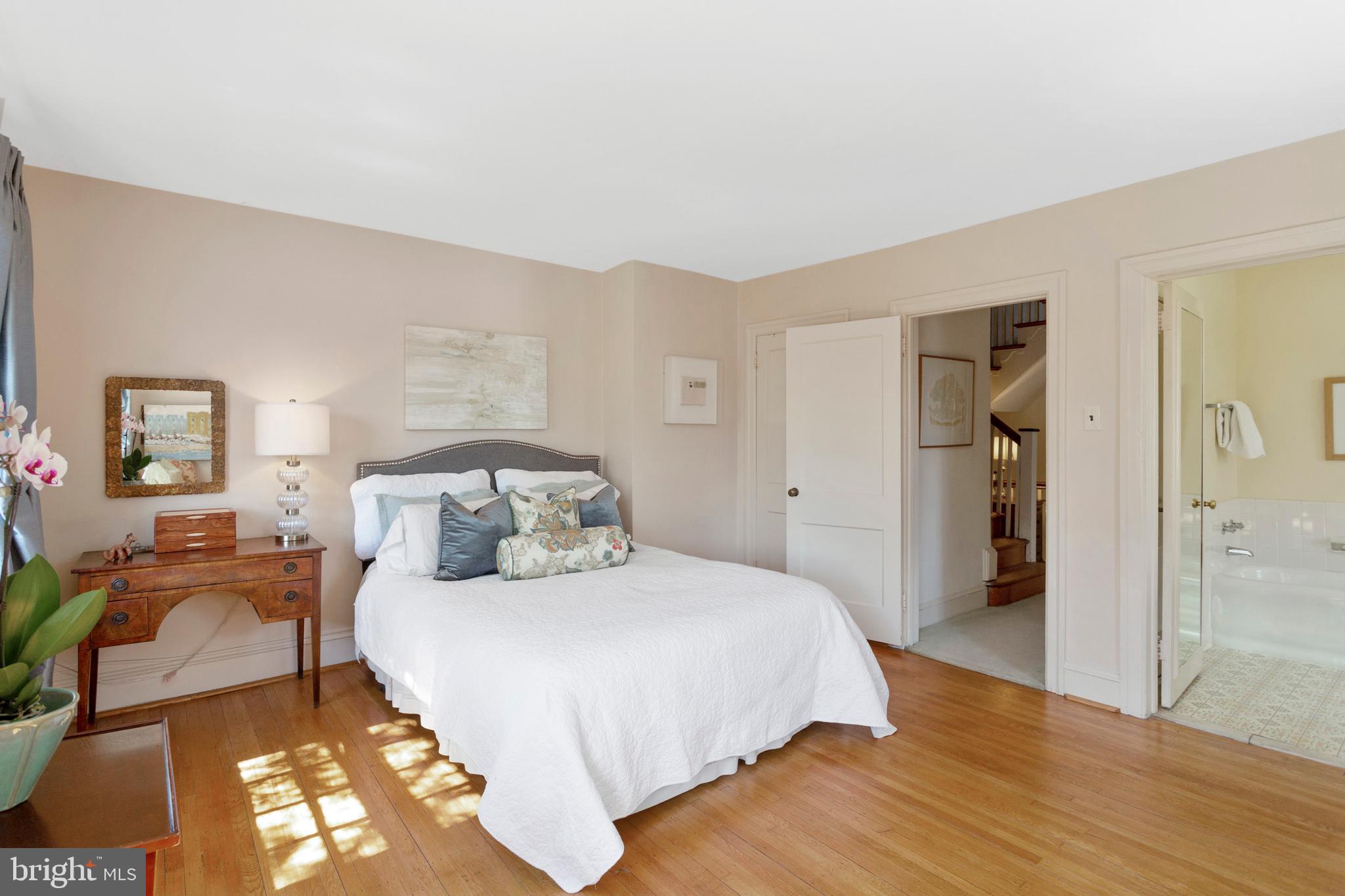 CHESTNUT HILL - Residential