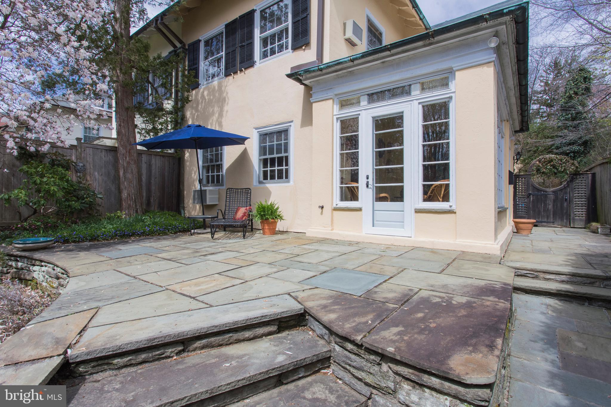 CHESTNUT HILL - Residential