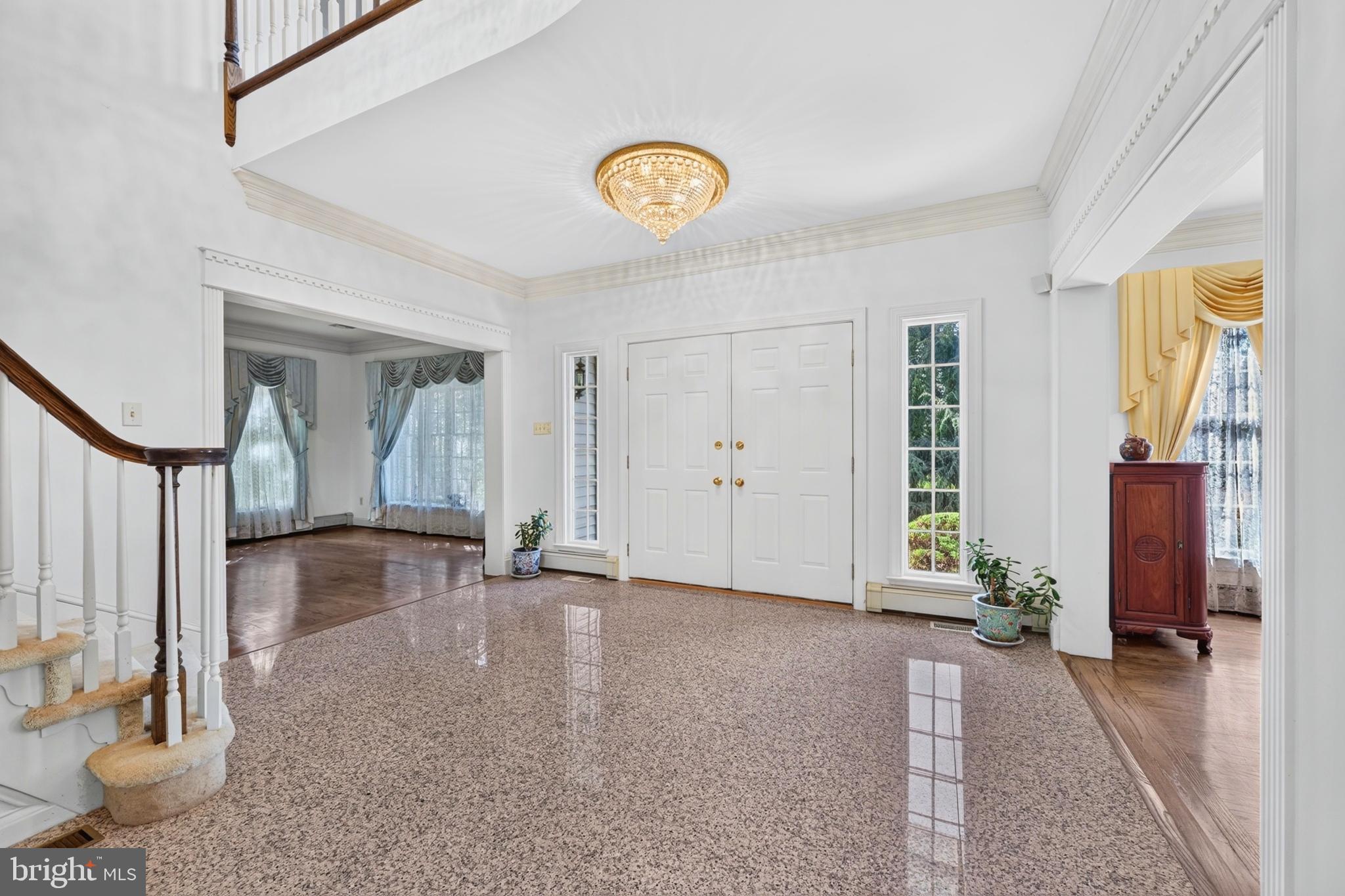 724 MEADOWCREEK CIRCLE