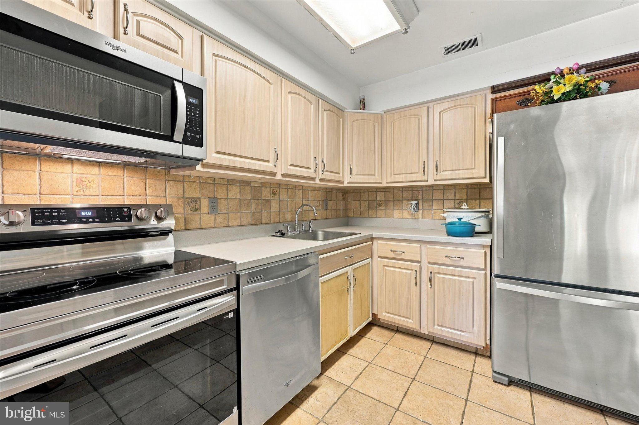 909 BROMLEY ESTATE