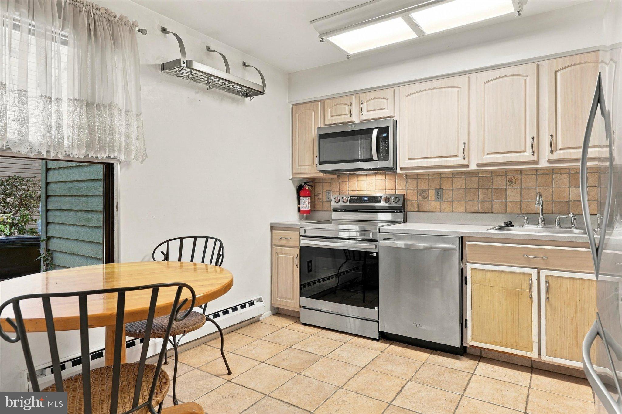 909 BROMLEY ESTATE