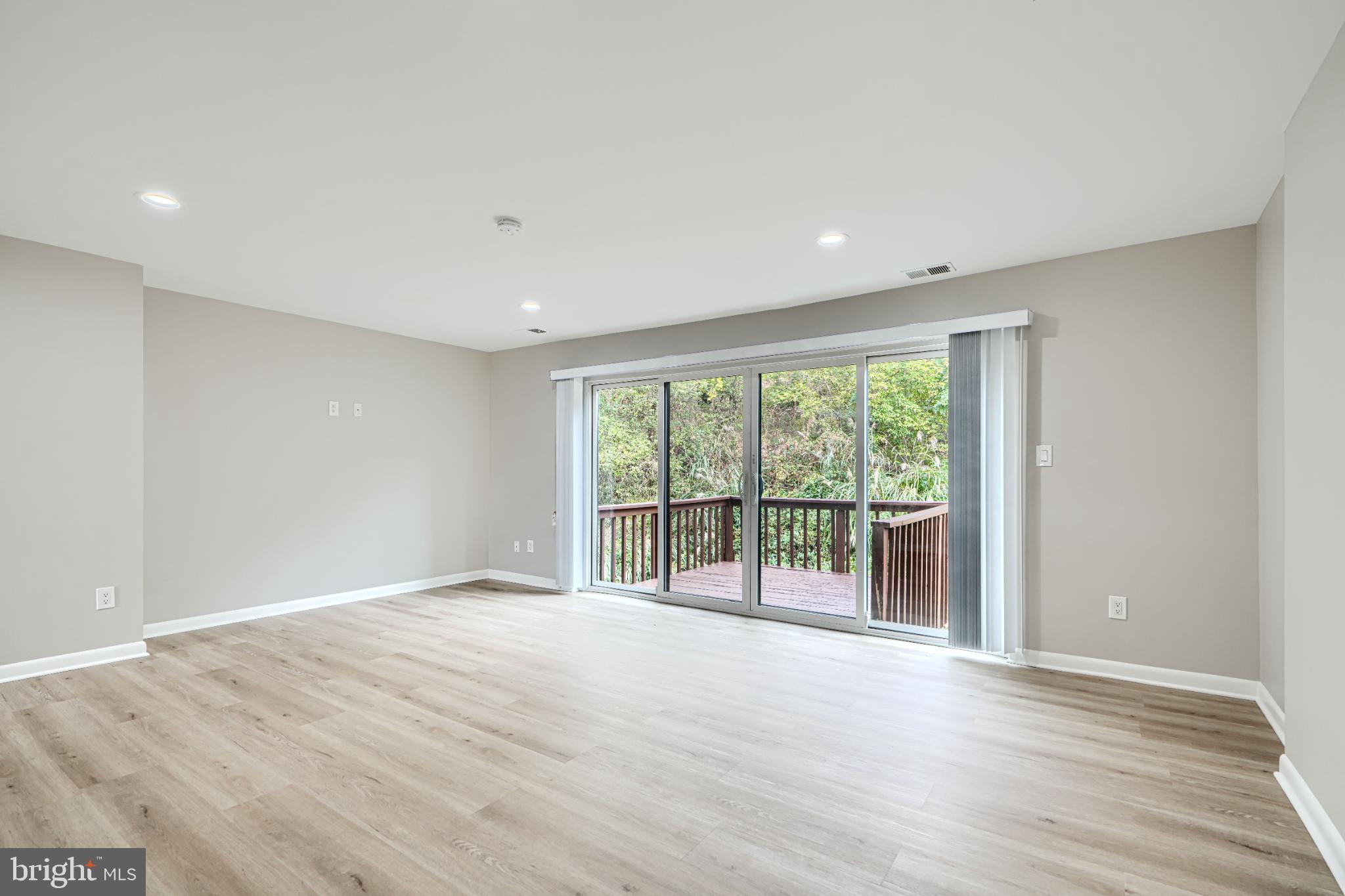 TOWN CENTER - Residential Lease