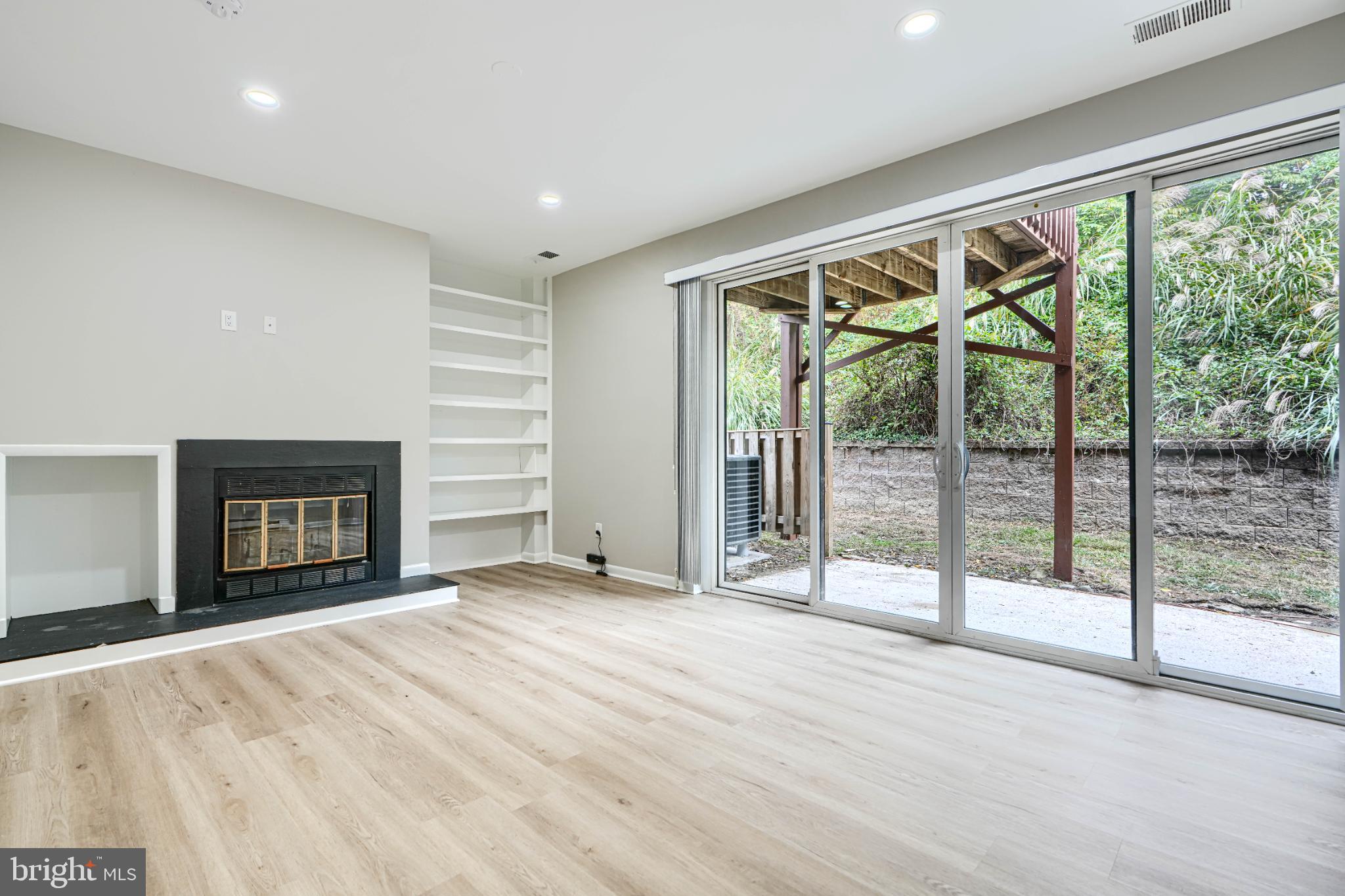 TOWN CENTER - Residential Lease