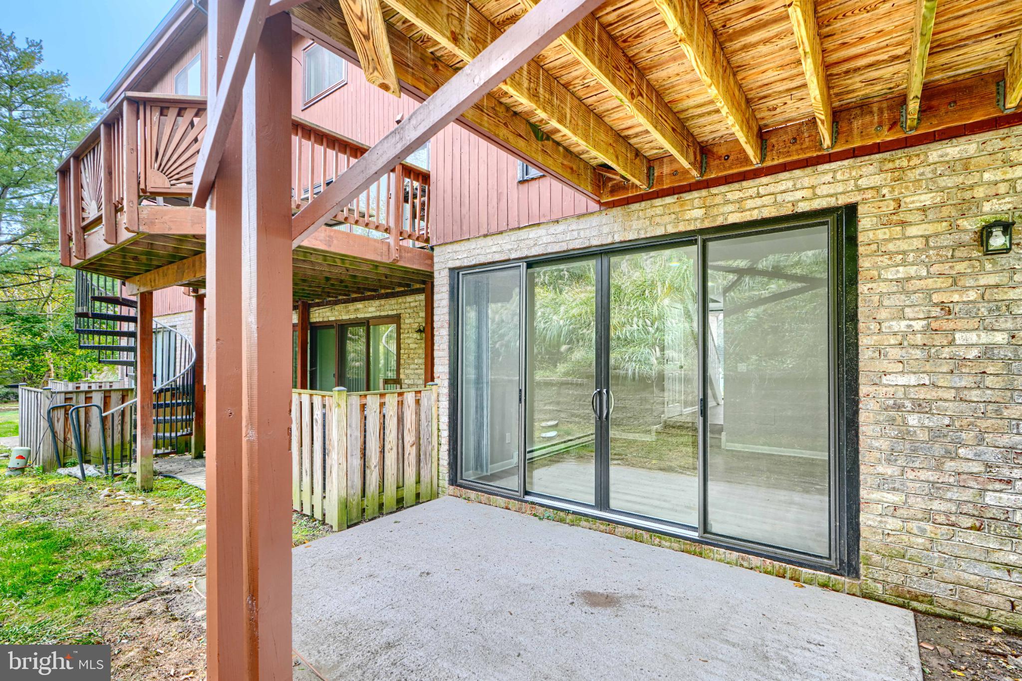 TOWN CENTER - Residential Lease