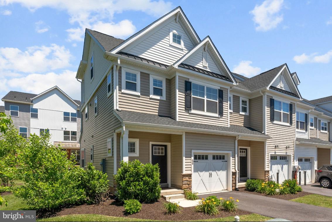 230 HONEY LANE