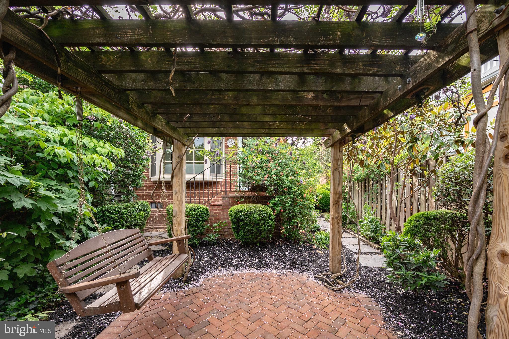 YATES GARDENS - Residential