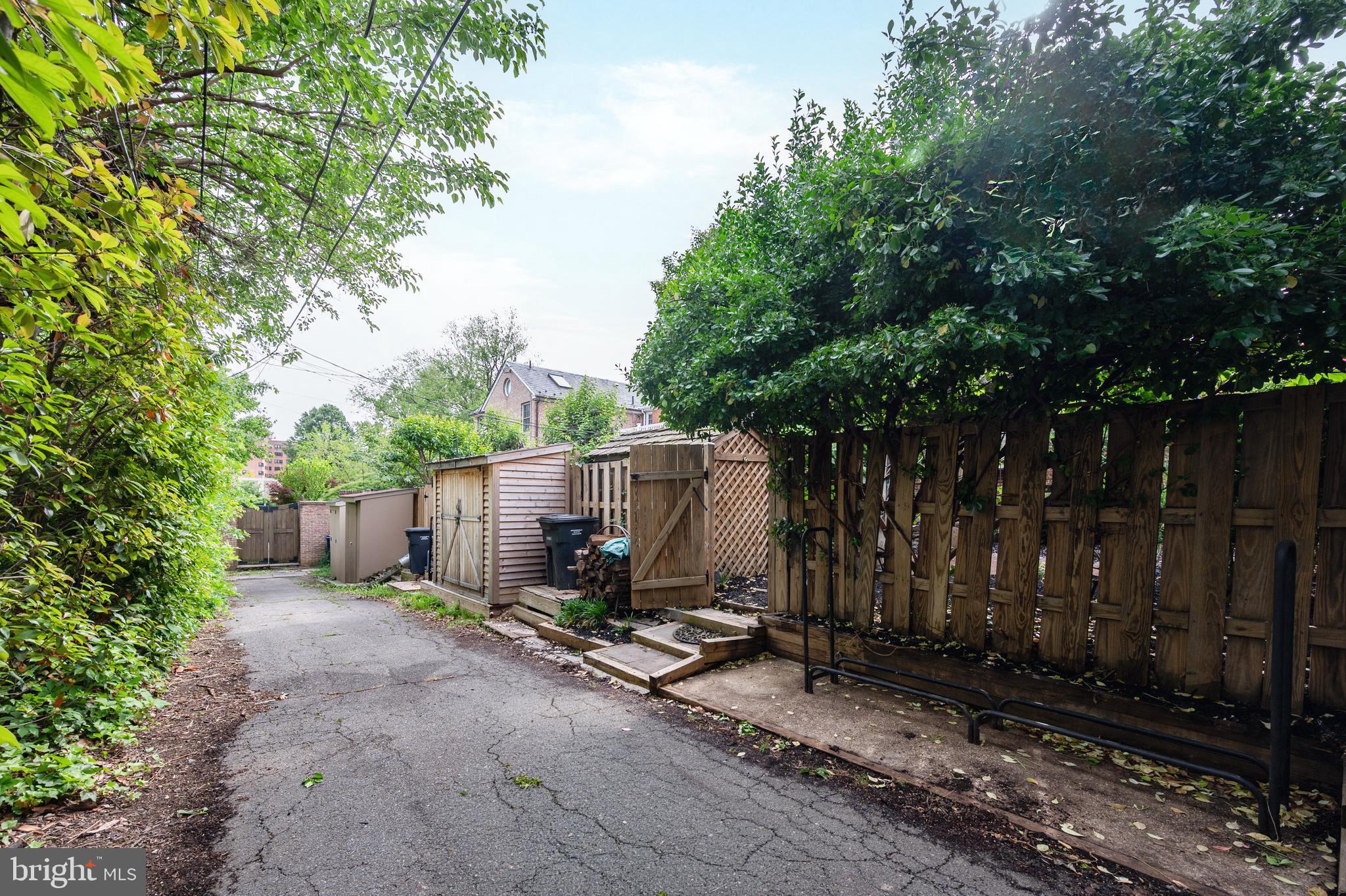 YATES GARDENS - Residential