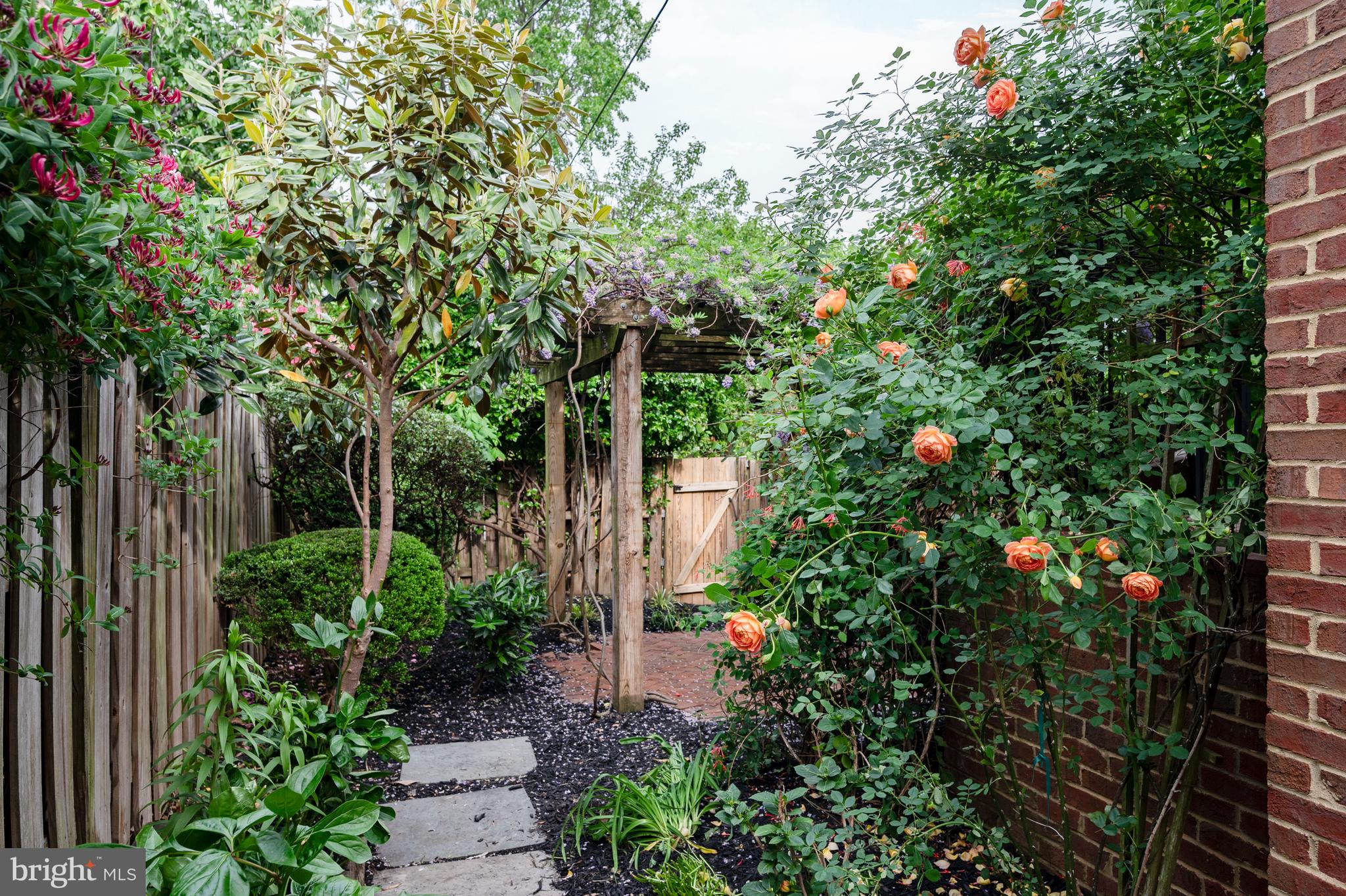 YATES GARDENS - Residential