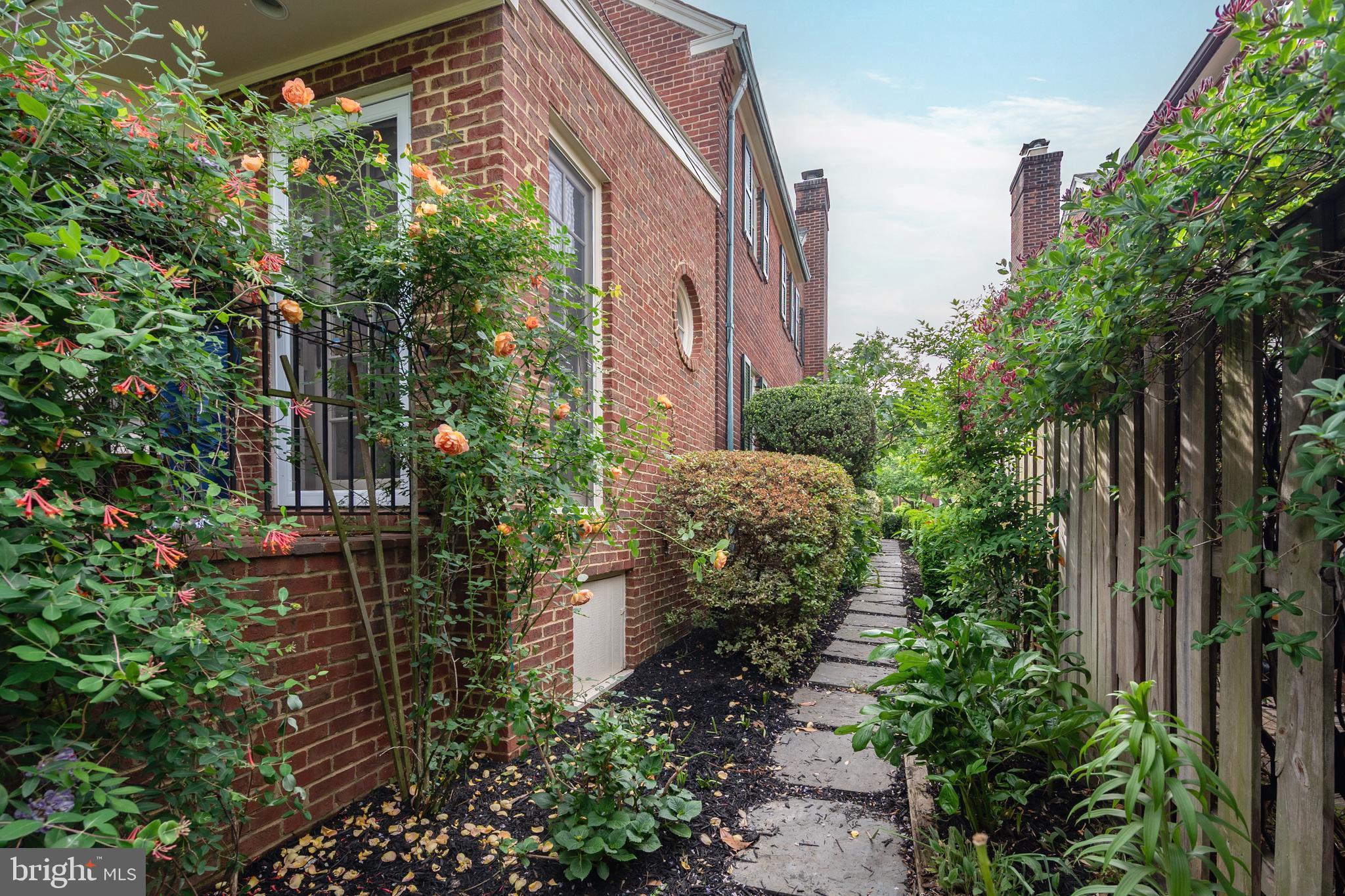 YATES GARDENS - Residential
