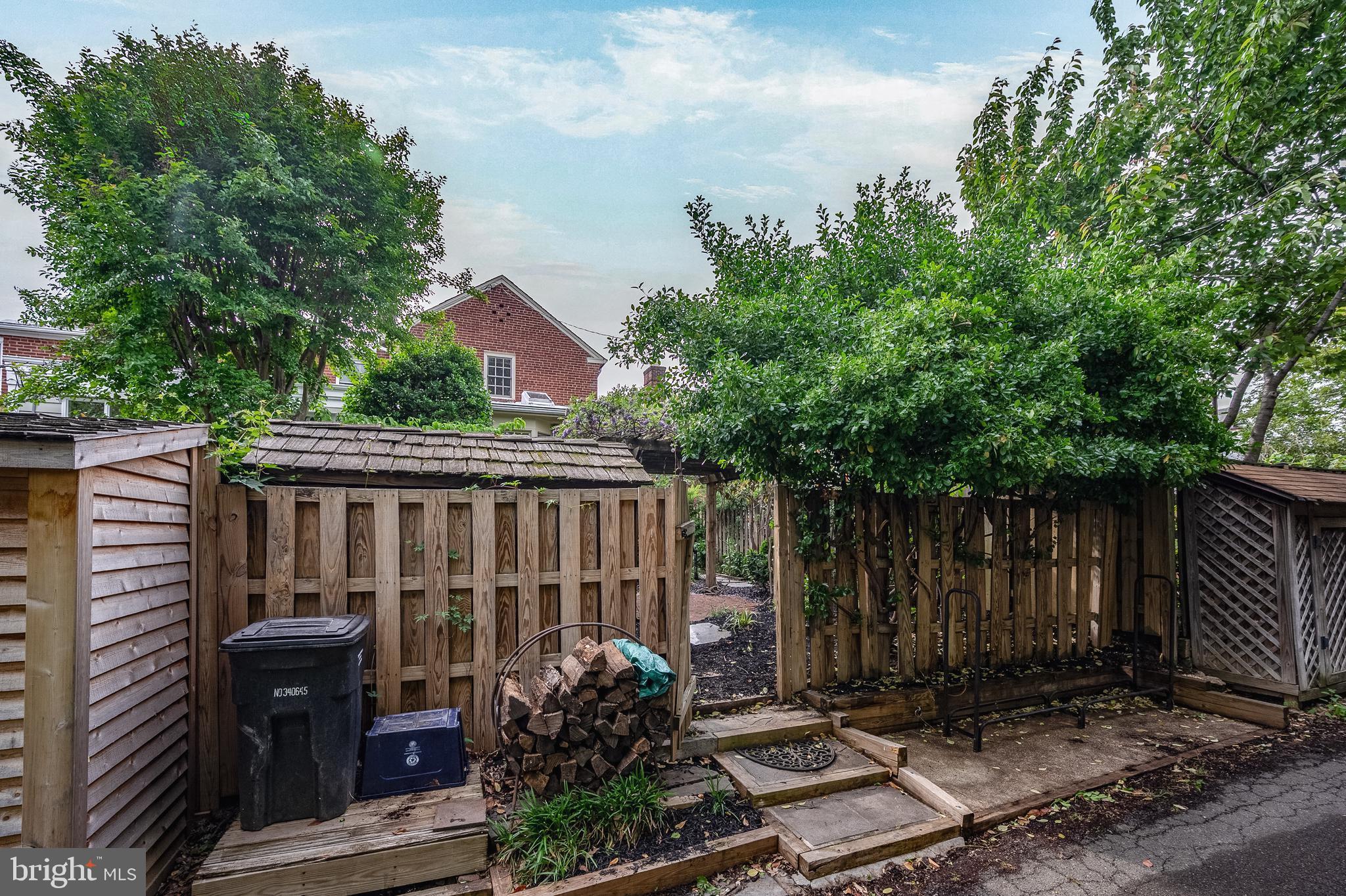 YATES GARDENS - Residential