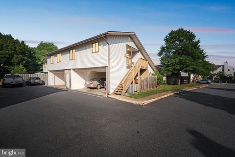 4115 MEADOWLAND COURT CT 8 CHANTILLY VA 20151