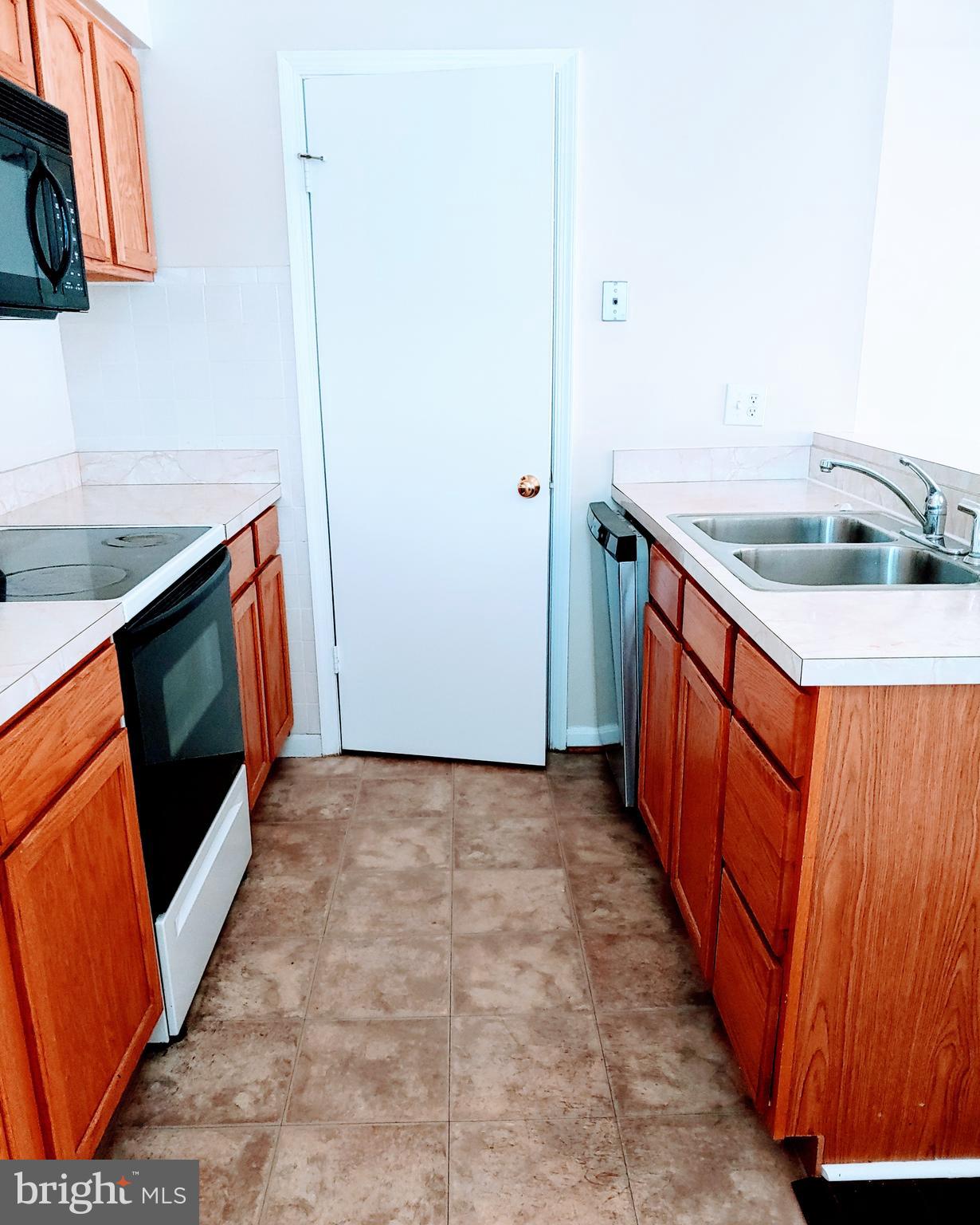 PEMBROOK VILLAGE - Residential Lease