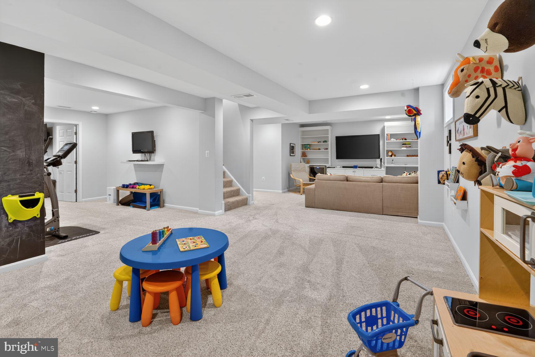 MCLEAN KNOLLS - Residential