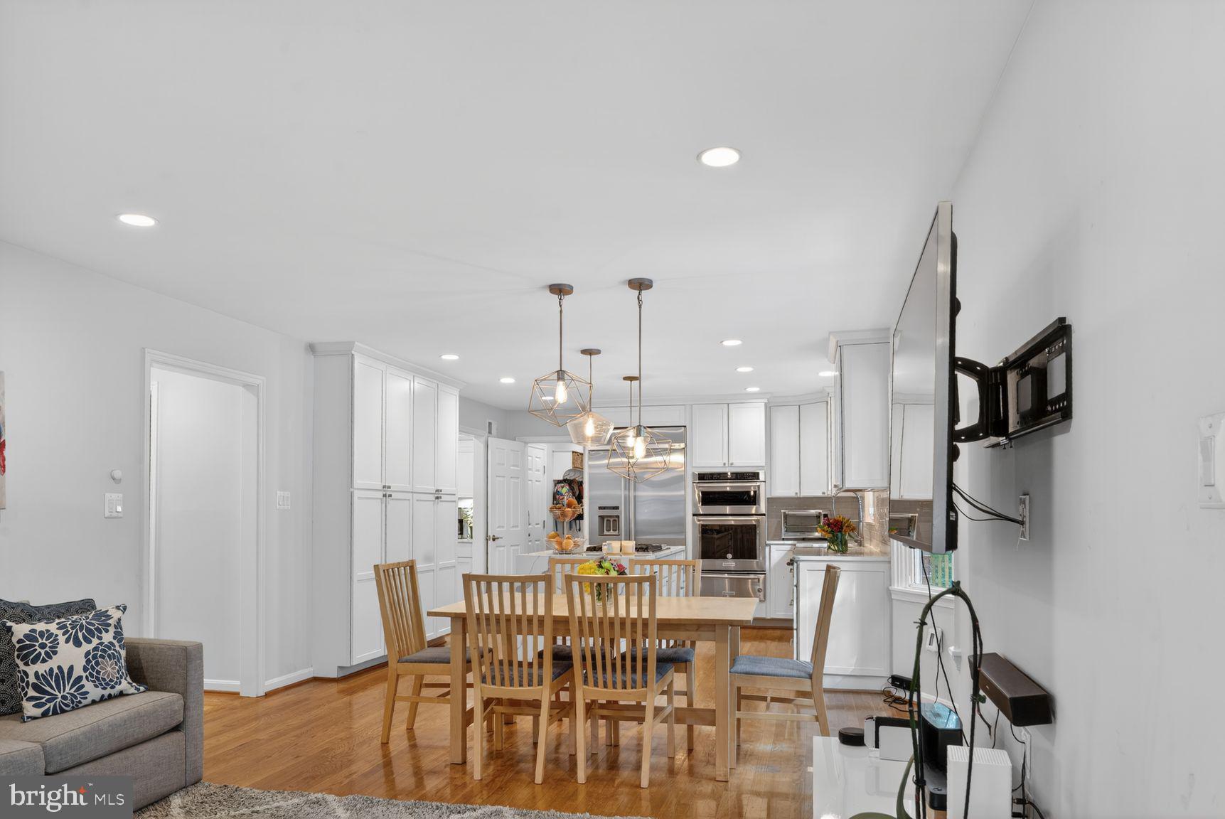 MCLEAN KNOLLS - Residential