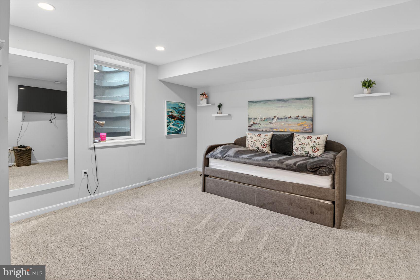 MCLEAN KNOLLS - Residential