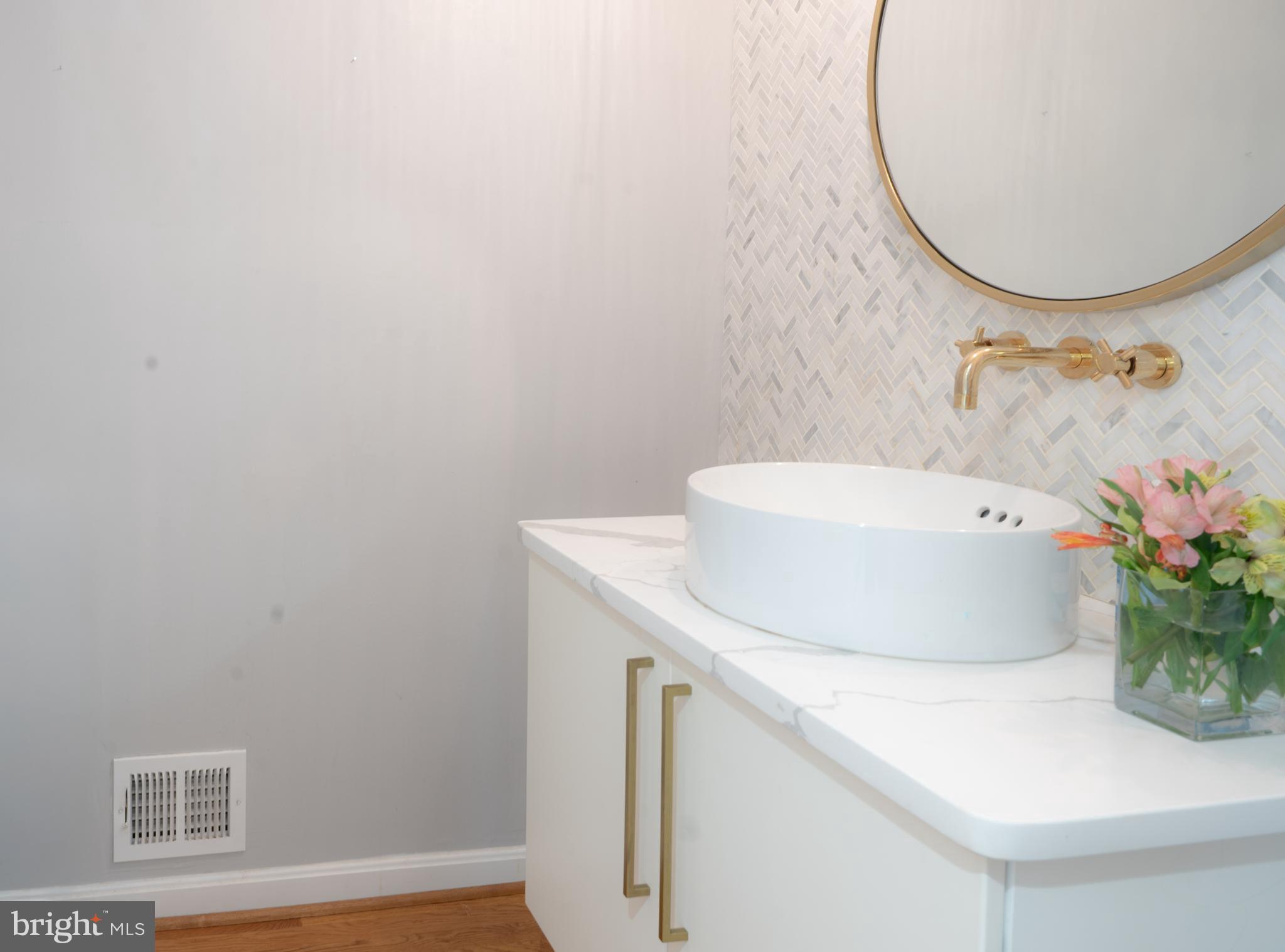 MCLEAN KNOLLS - Residential