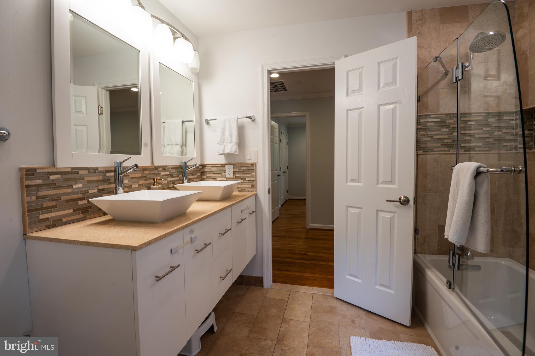MCLEAN KNOLLS - Residential