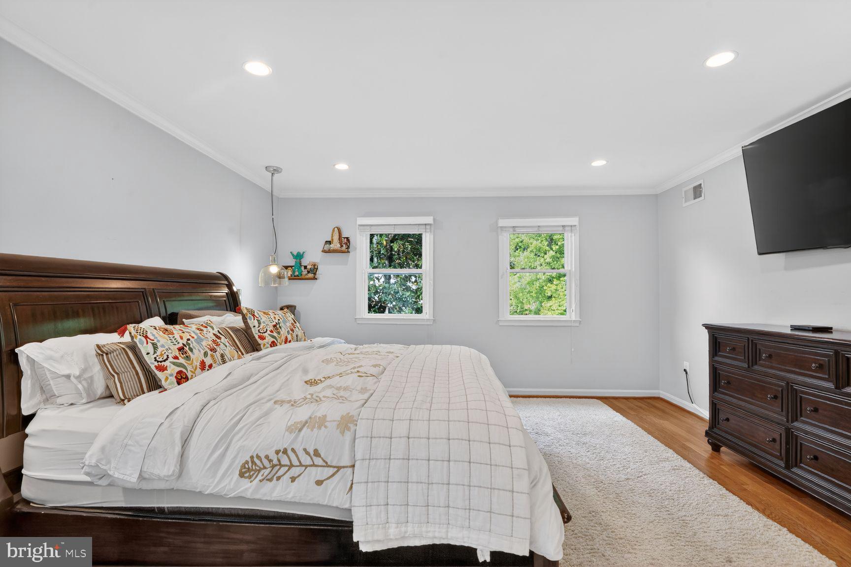 MCLEAN KNOLLS - Residential