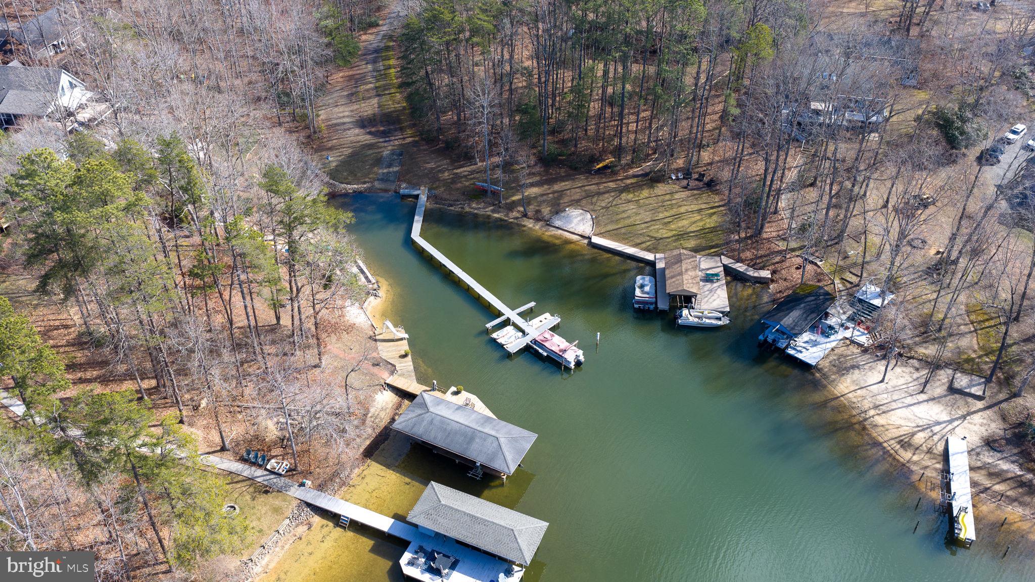 HORSESHOE COVE - Residential