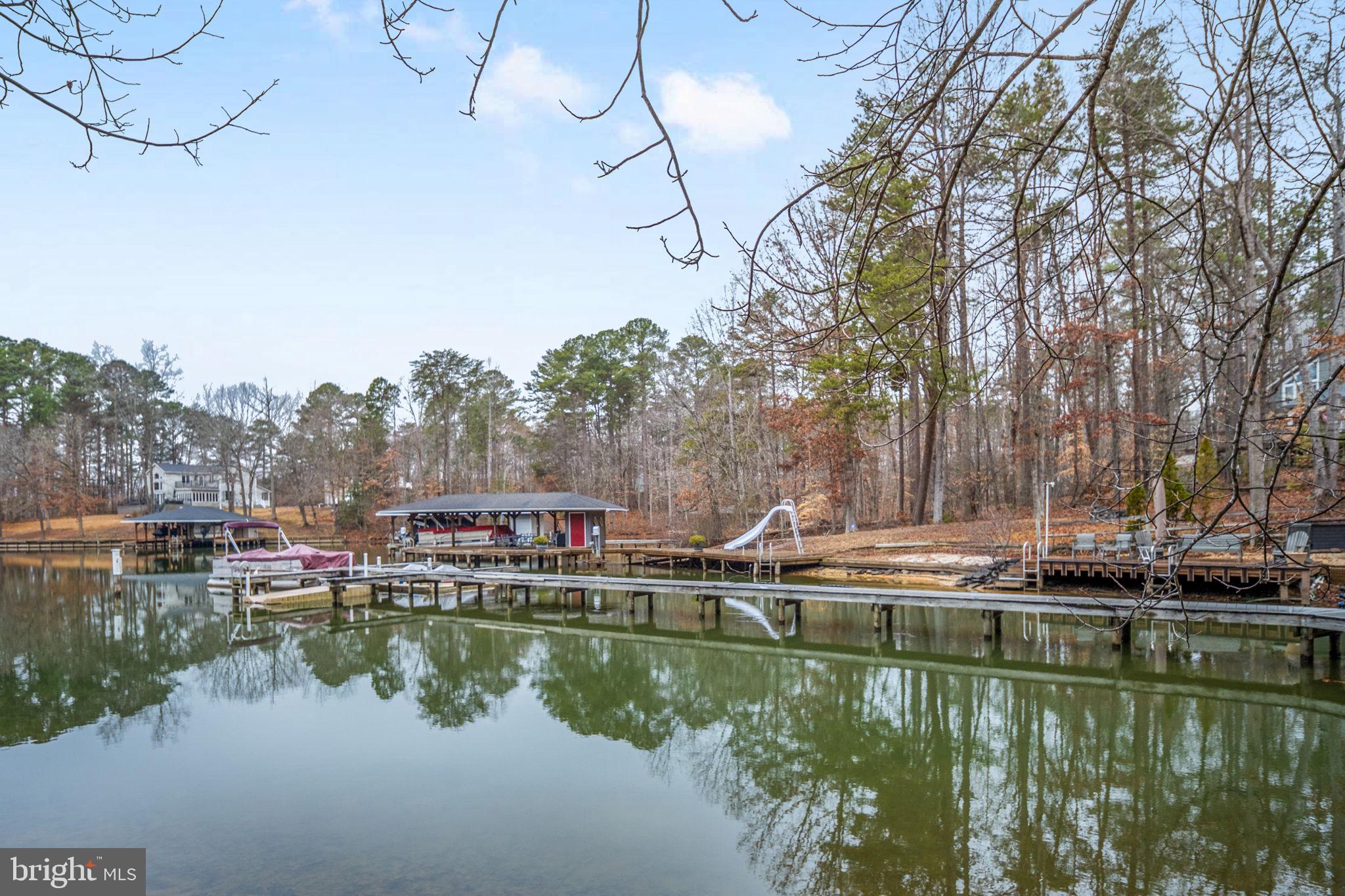 HORSESHOE COVE - Residential