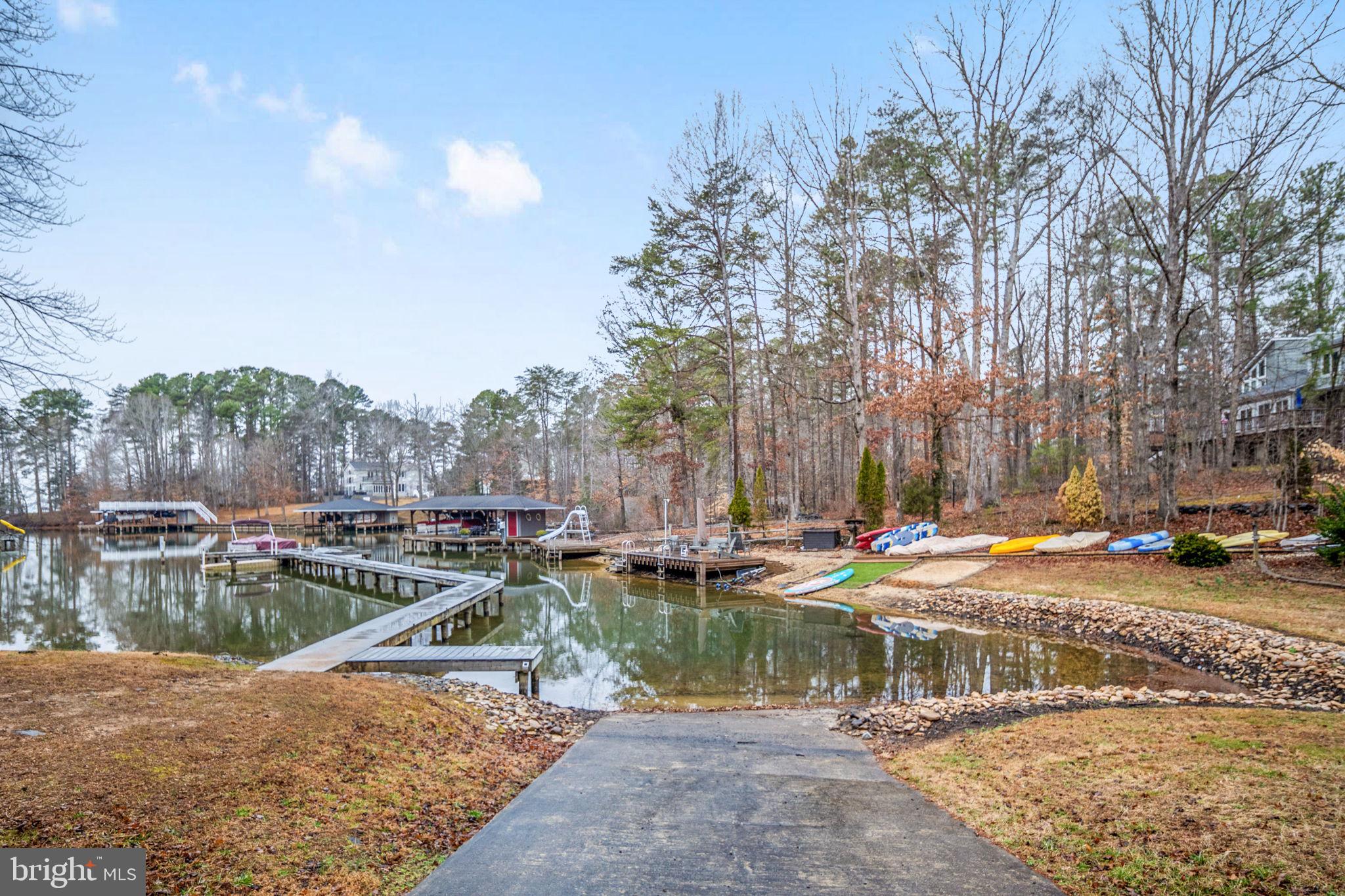 HORSESHOE COVE - Residential