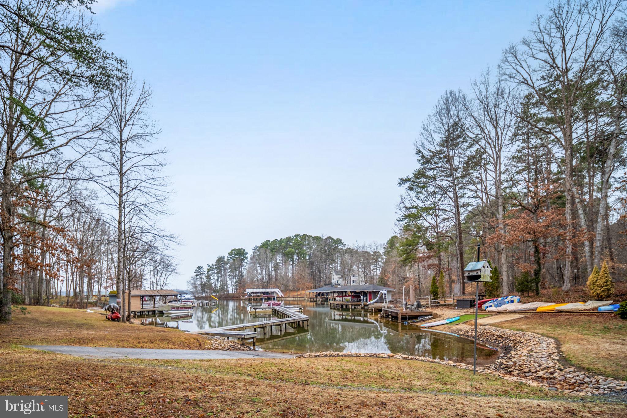 HORSESHOE COVE - Residential