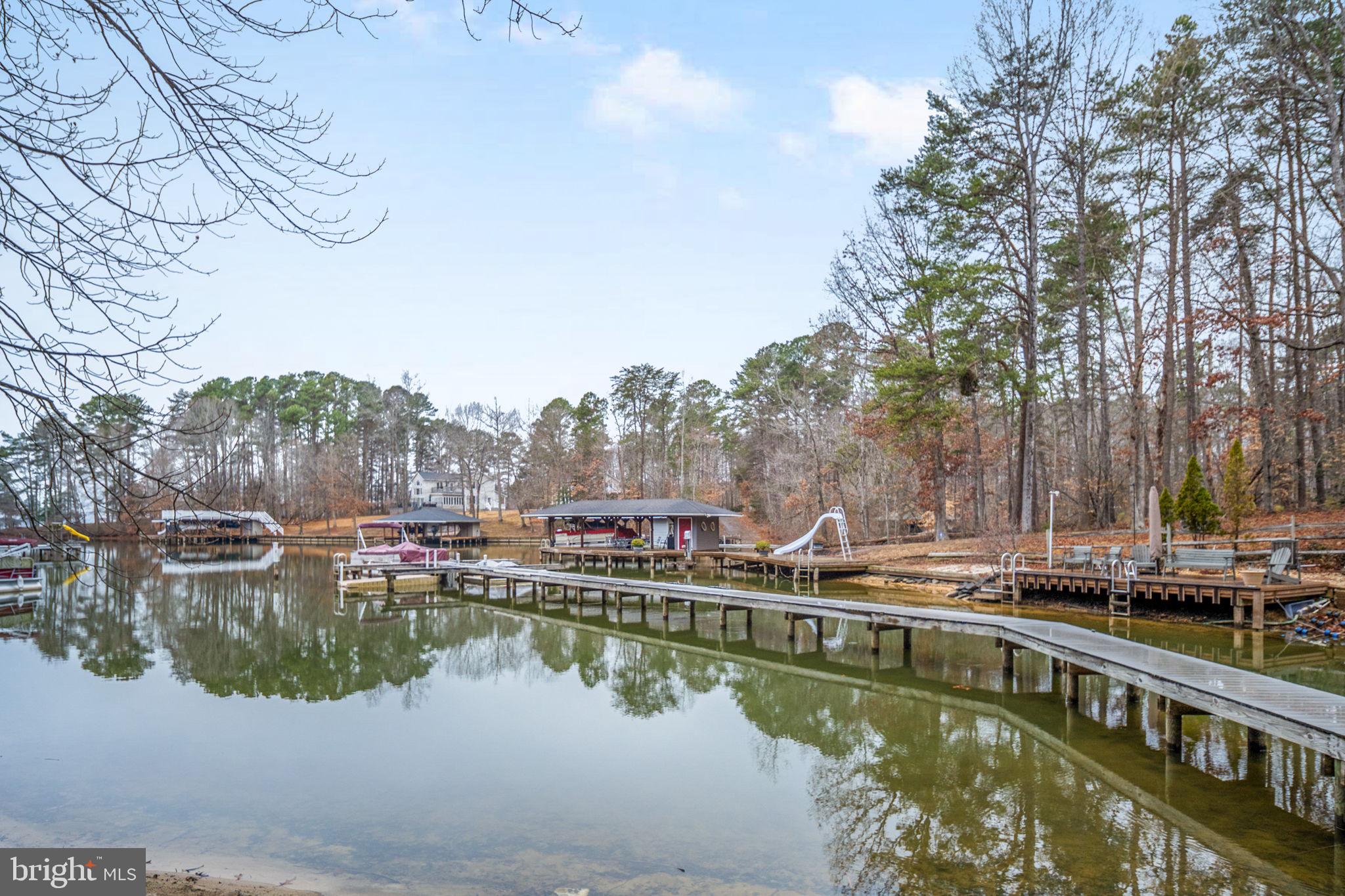 HORSESHOE COVE - Residential