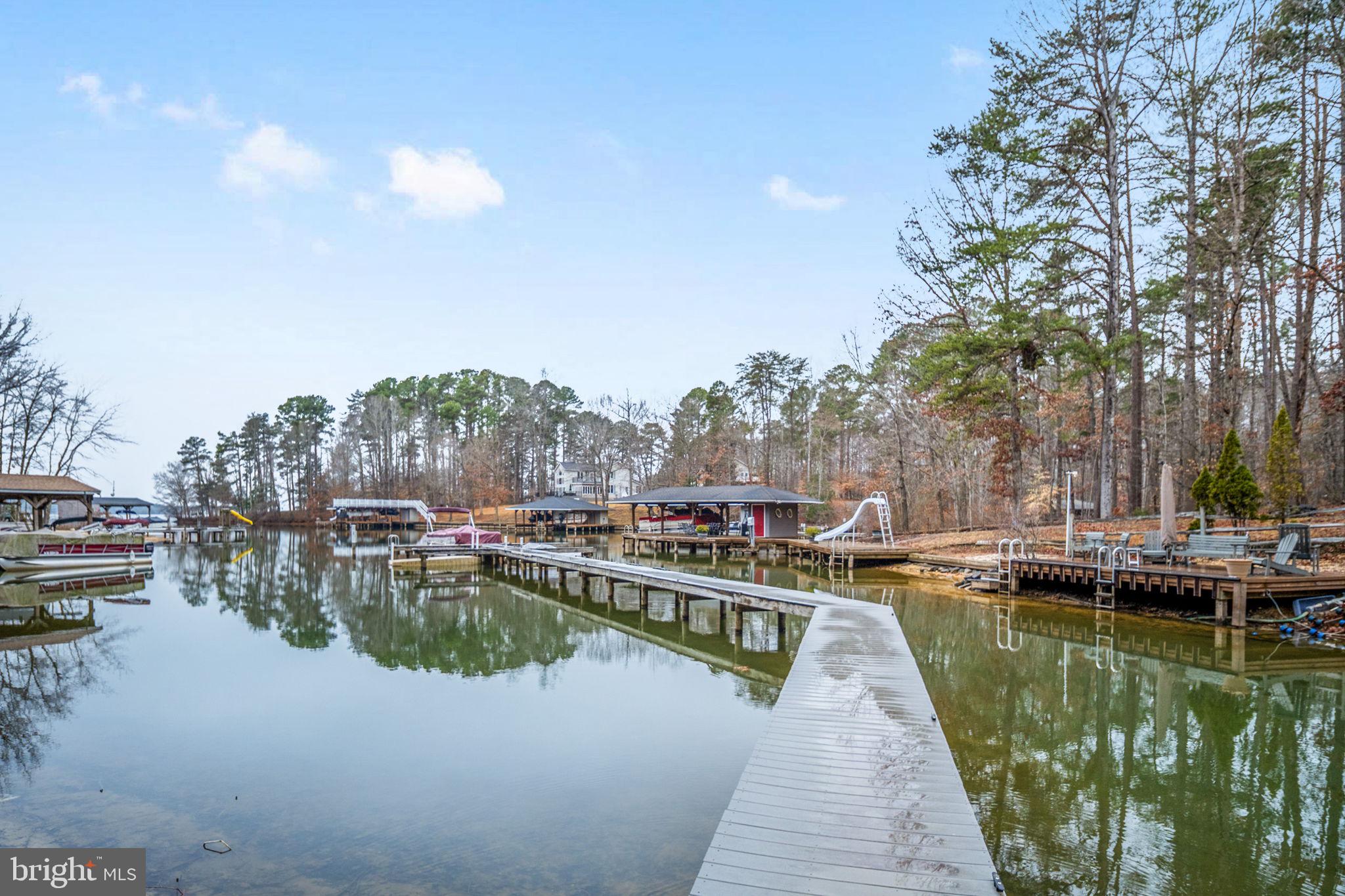 HORSESHOE COVE - Residential