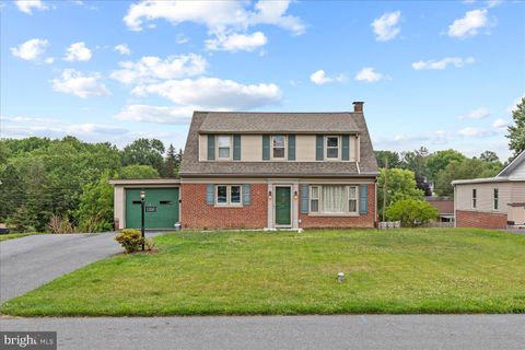 Photo of 1320 MEADOWCREEK LN, LANCASTER, PA 17603 (MLS # PALA2036934)