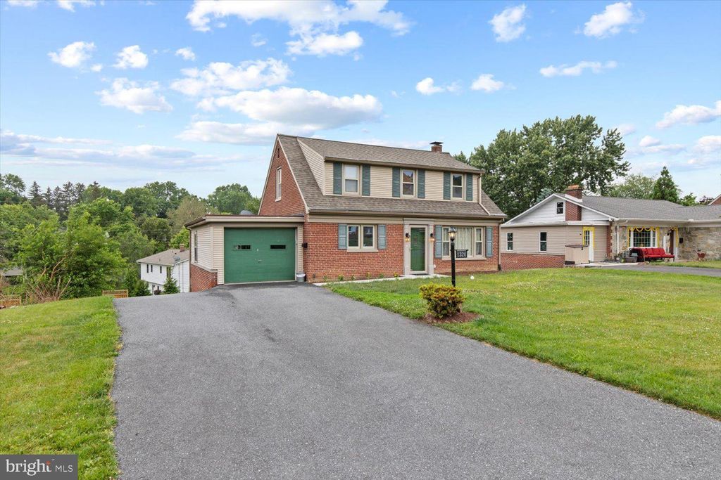 Photo of 1320 MEADOWCREEK LN, LANCASTER, PA 17603 (MLS # PALA2036934)