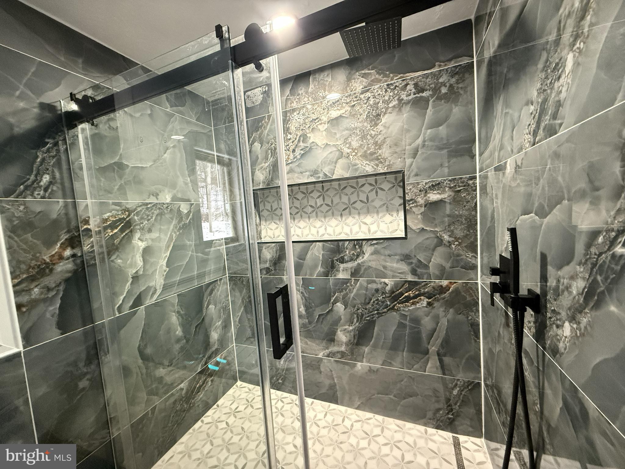 SAW CREEK ESTATES - Residential