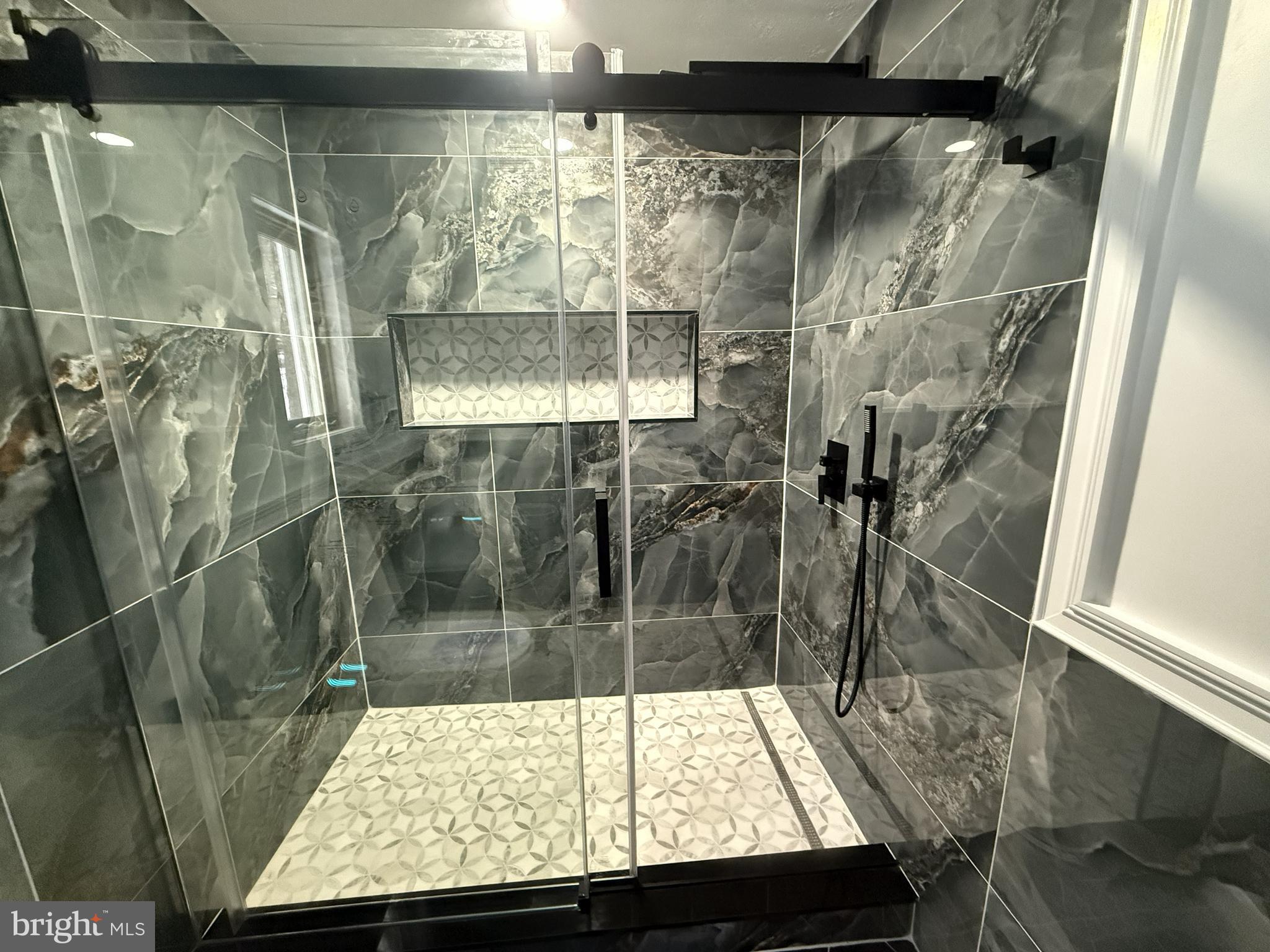 SAW CREEK ESTATES - Residential