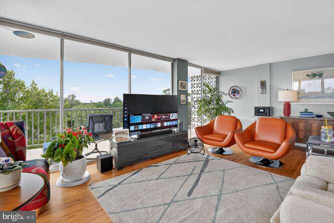 3333 UNIVERSITY BOULEVARD W 702