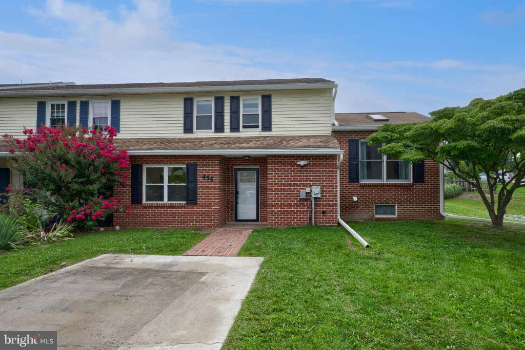 Photo of 455 Crosswinds Drive, LITITZ, PA 17543 (MLS # PALA2092372)