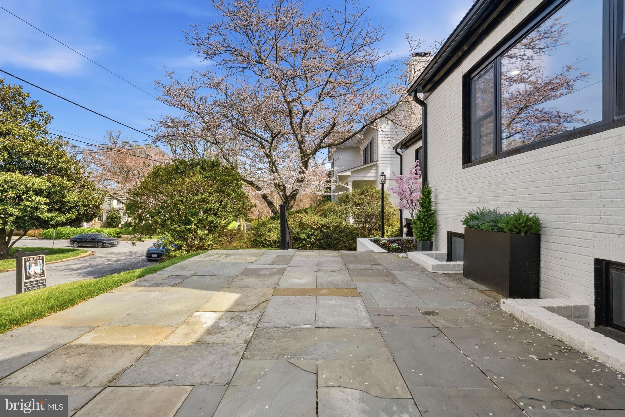 WOODACRES - Residential