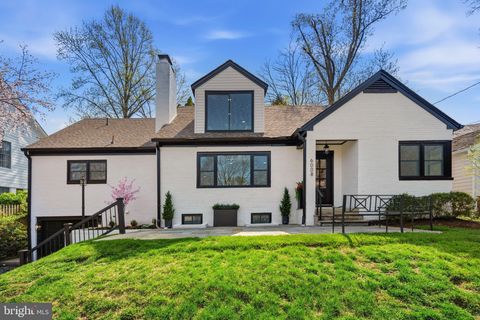 Photo of 6008 Osceola Road, BETHESDA, MD 20816 (MLS # MDMC2214726)