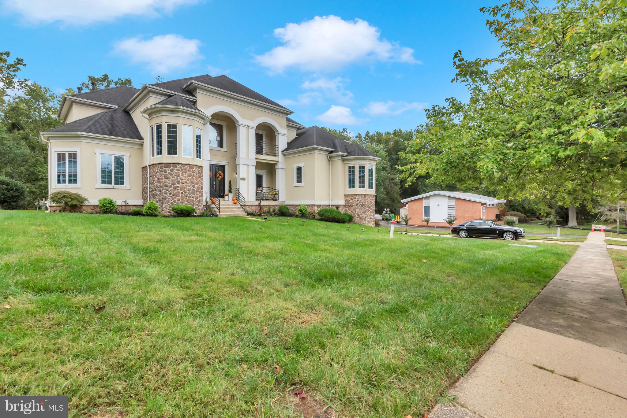 518 W TANTALLON DRIVE