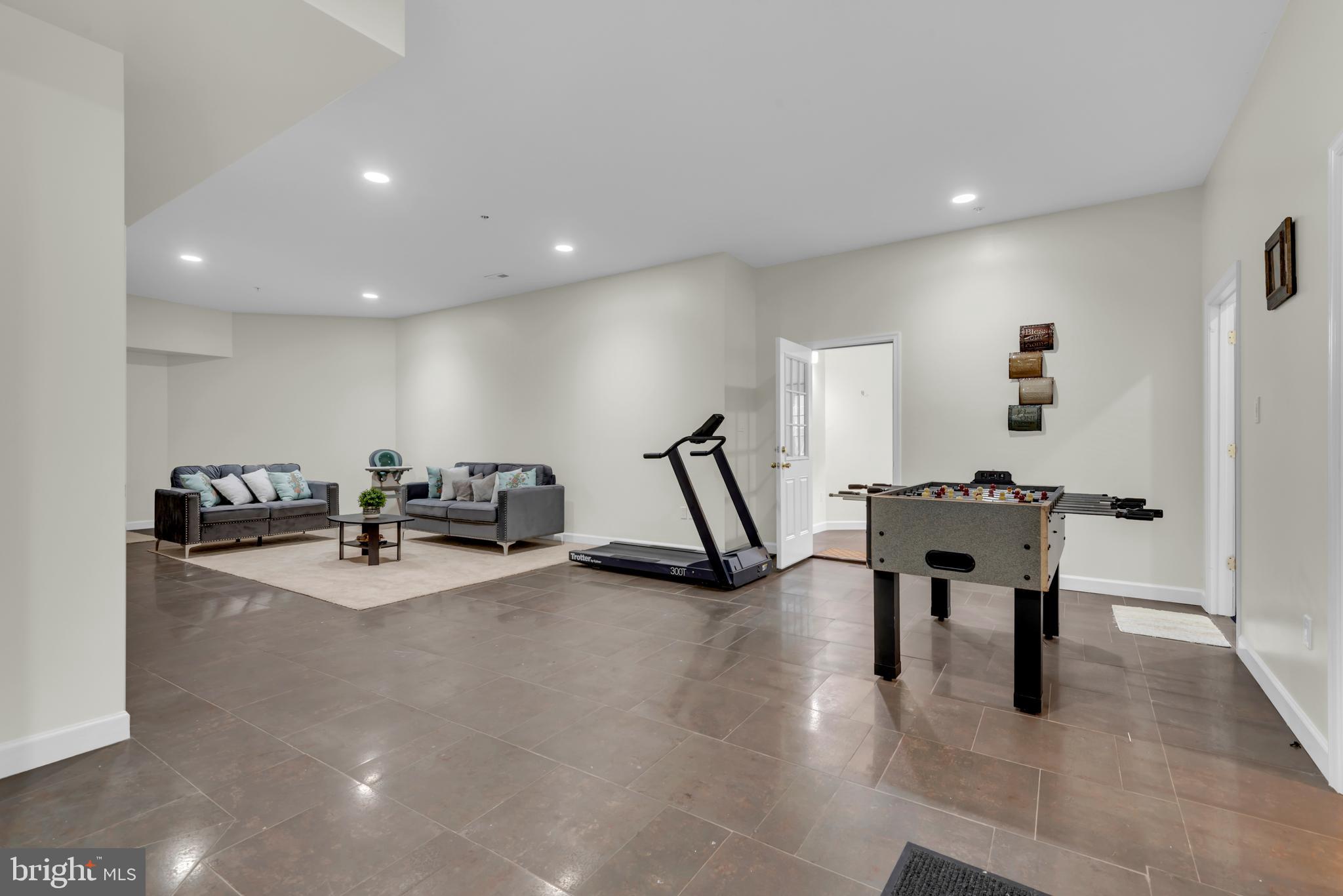 TANTALLON ON THE POTOMAC - Residential