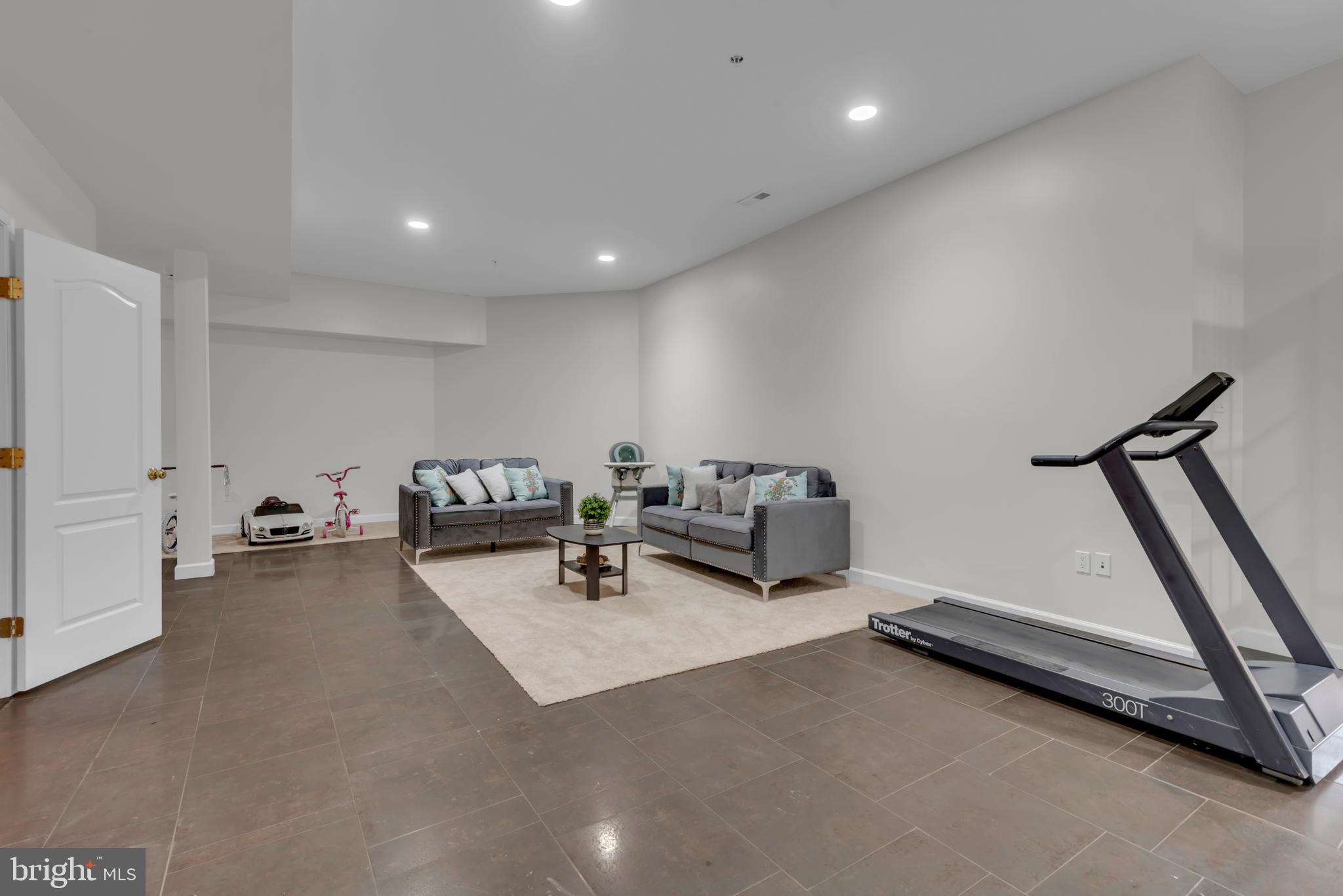 TANTALLON ON THE POTOMAC - Residential