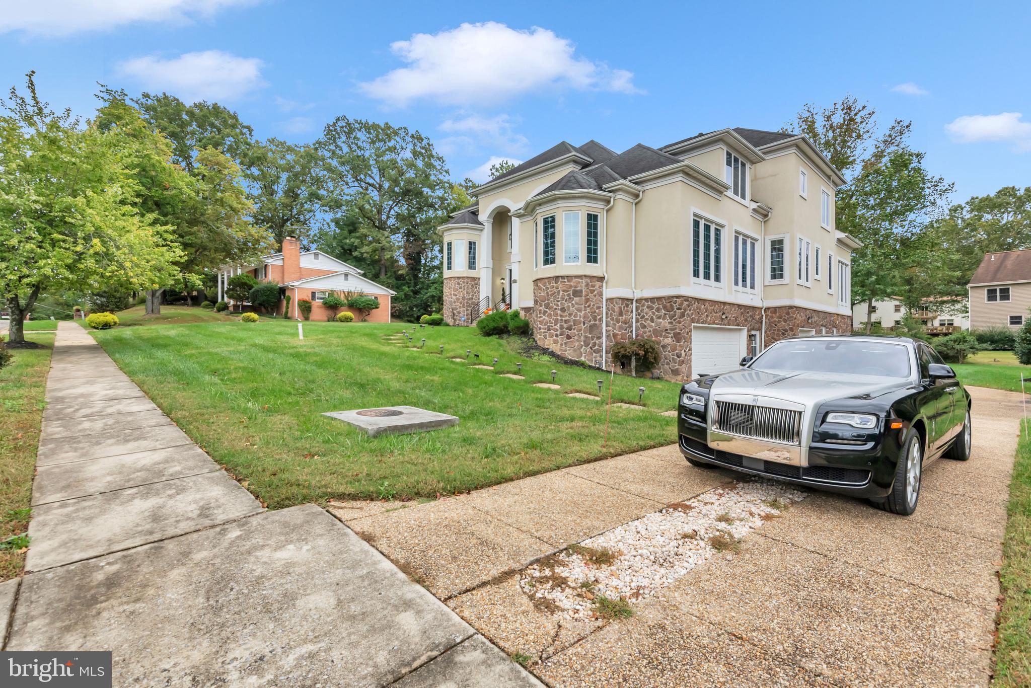 518 W TANTALLON DRIVE