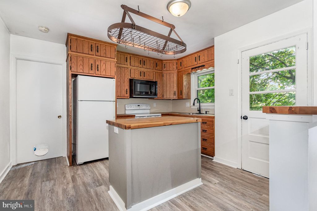 Photo of 1908 Millersville Pike, Lancaster, PA 17603 (MLS # PALA2056088)