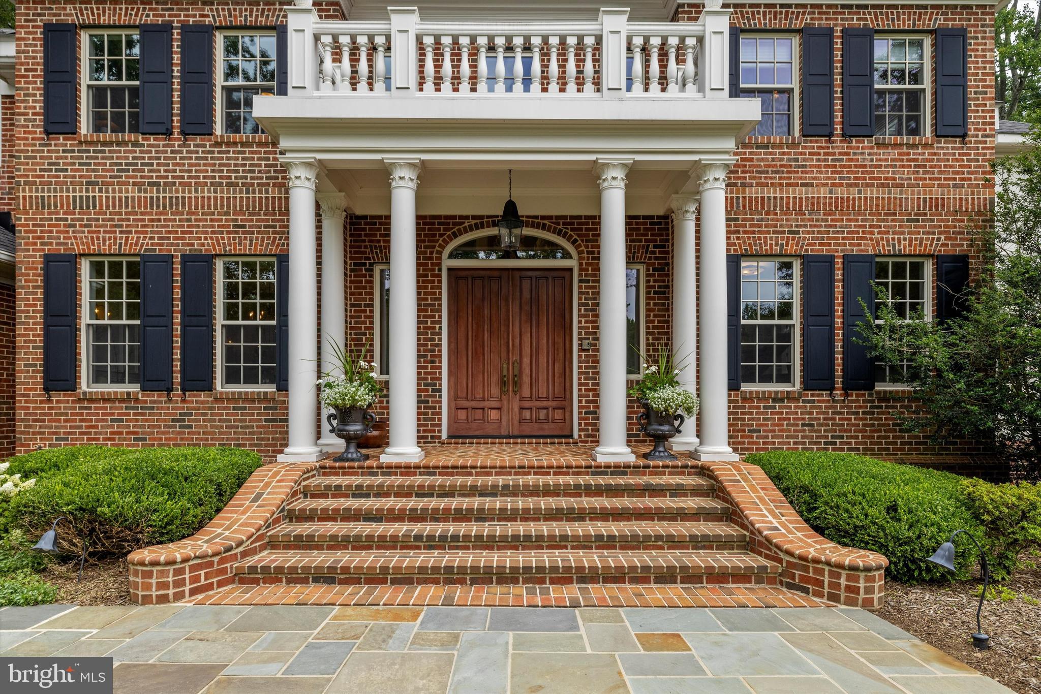 2605 CHESTNUT WOODS COURT