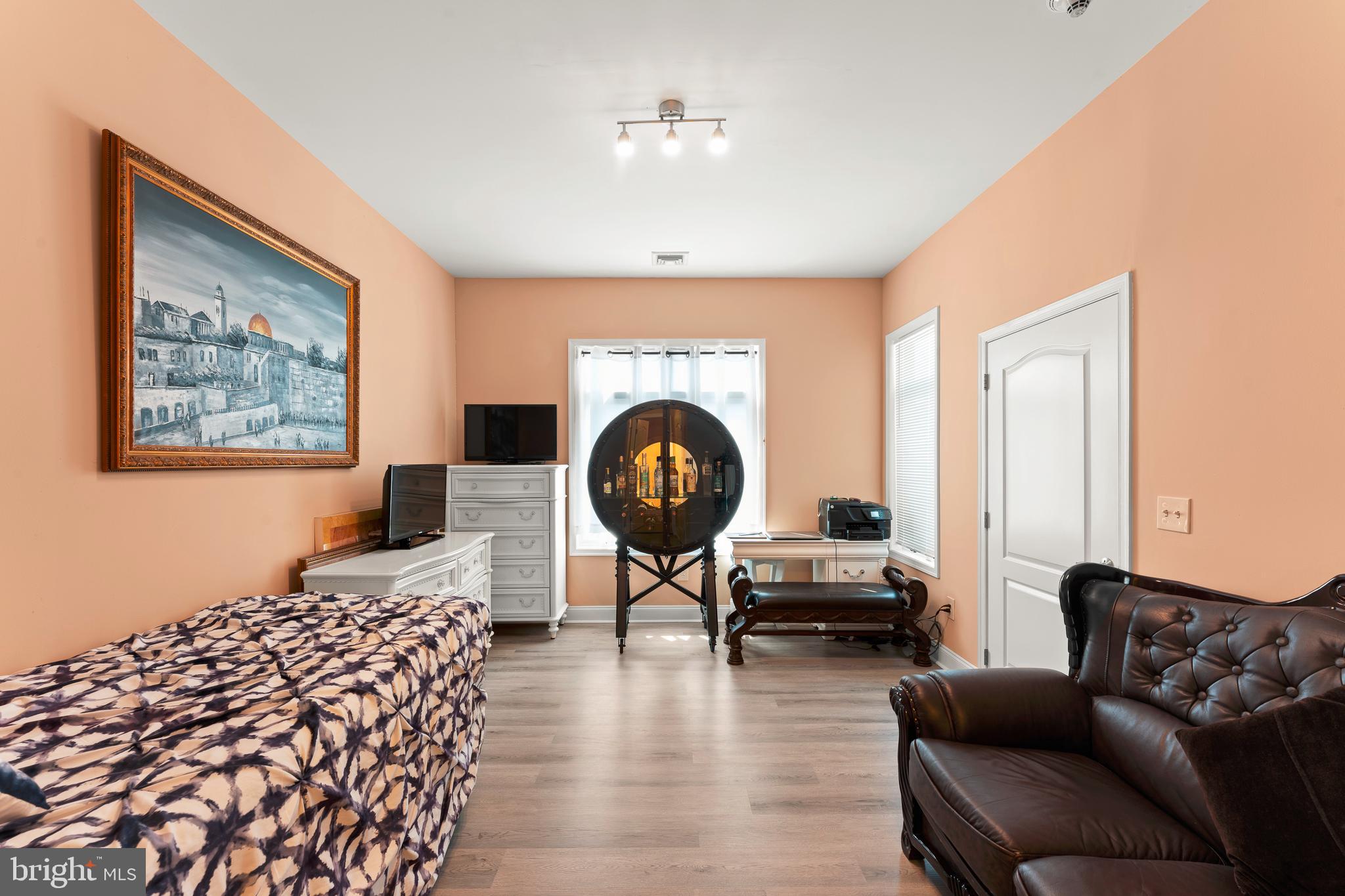 HUNTINGDON PLACE - Residential